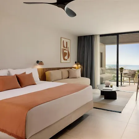 Royal Hideaway Corales מלון