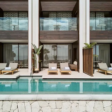 Royal Hideaway Corales מלון 5*