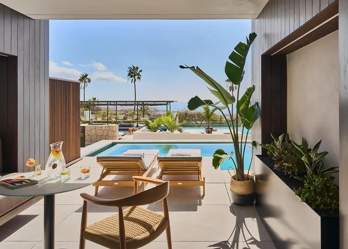 Royal Hideaway Corales מלון