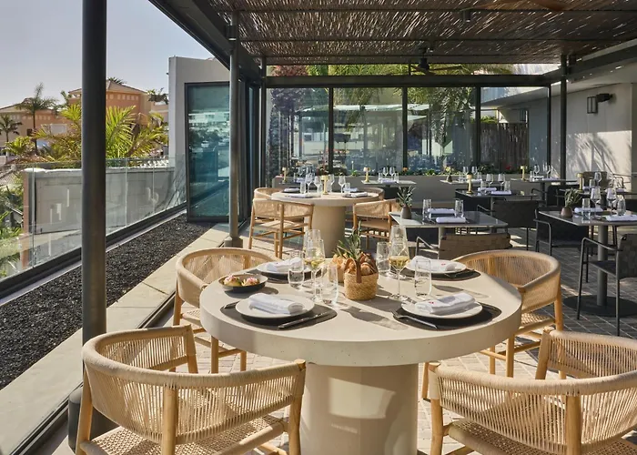 Royal Hideaway Corales מלון